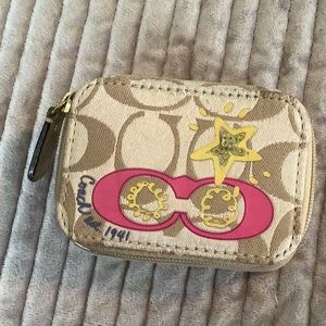 Coach traveling pill box